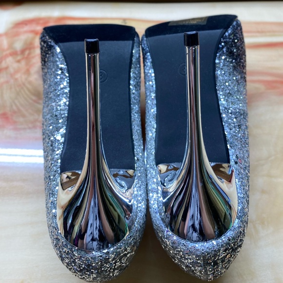 Mila Lady Silver Closed Point Toe Heels - Picture 11 of 11